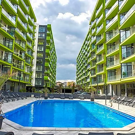 Deluxe Alezzi Pool & 4*