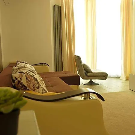 Deluxe Alezzi Pool & Hotel