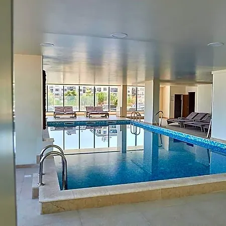 Deluxe Alezzi Pool &